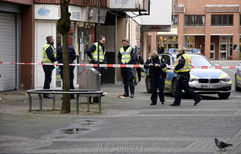 Einsatz BF Koeln Messerstecherei Koeln Porz Josefstr P33.JPG - Miklos Laubert